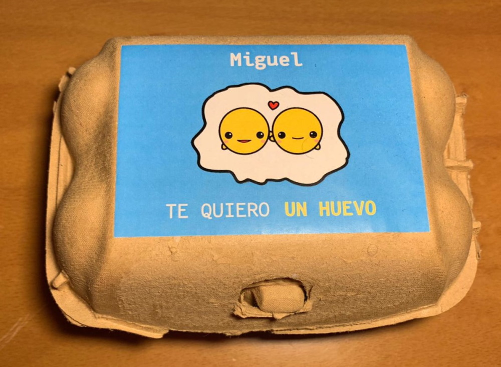 Regalos-personalizados-originales-huevera